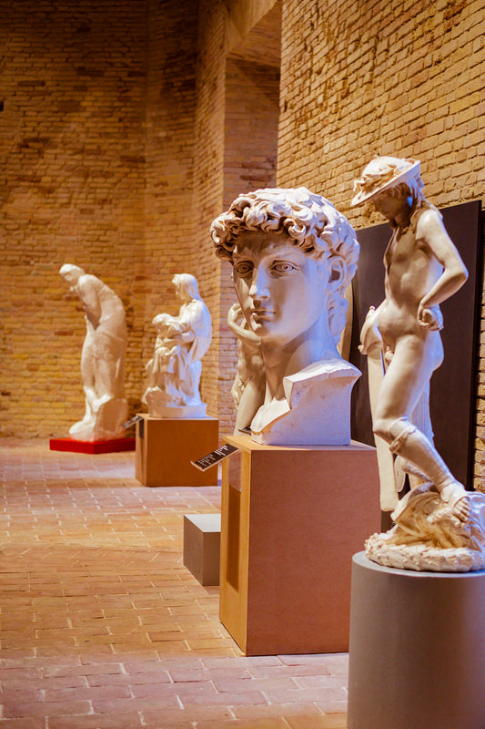 Tactile museum, Omero Museum. A replica of Michelangelo's David. 